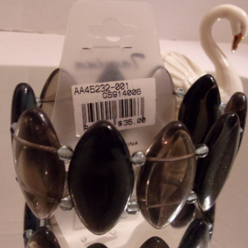 Gorgeous Tamina Stone Bracelet. L35-6